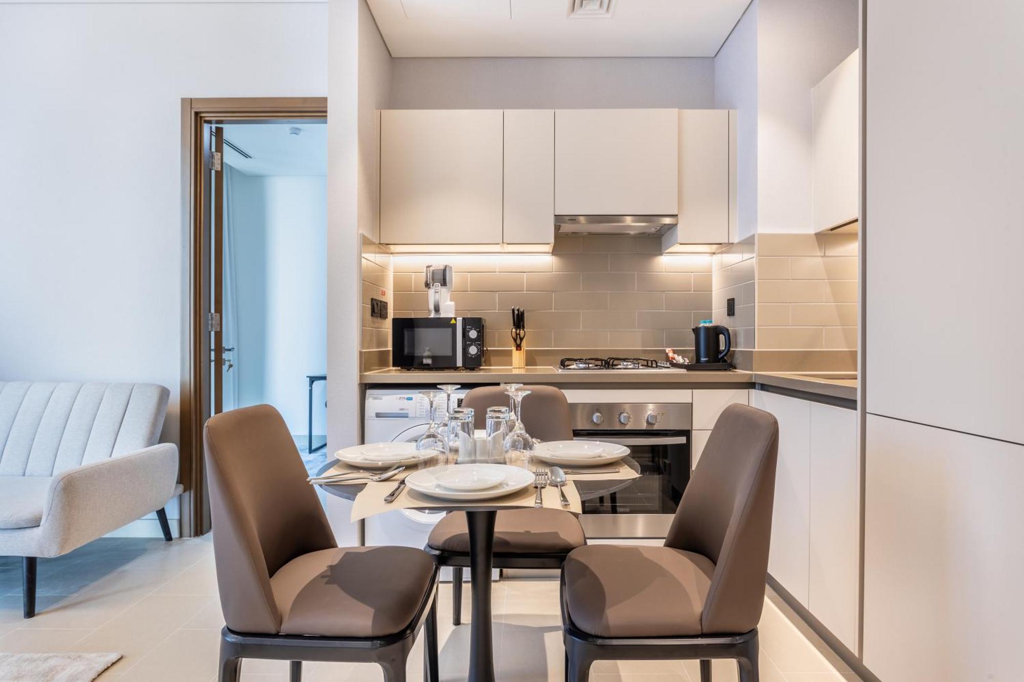 By Latinem Luxury 1br Study Cv A2812 Near Downtown *