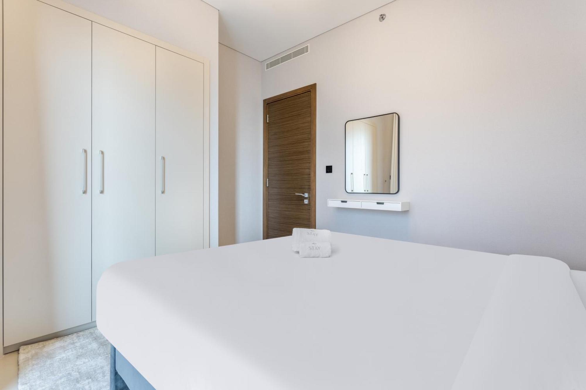 By Latinem Luxury 1br Study Cv A2812 Near Downtown Apartment Dubai