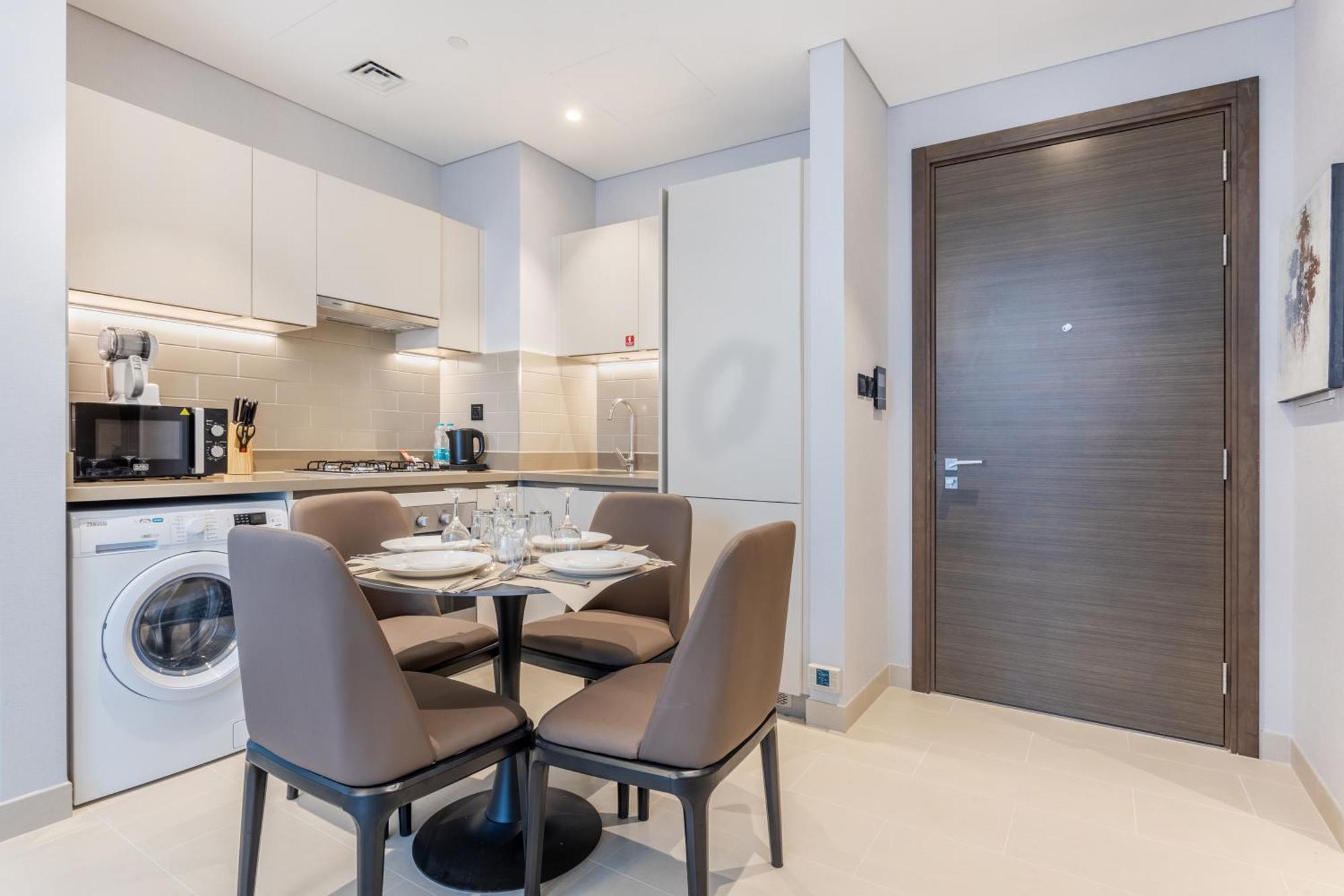 By Latinem Luxury 1br Study Cv A2812 Near Downtown Dubai