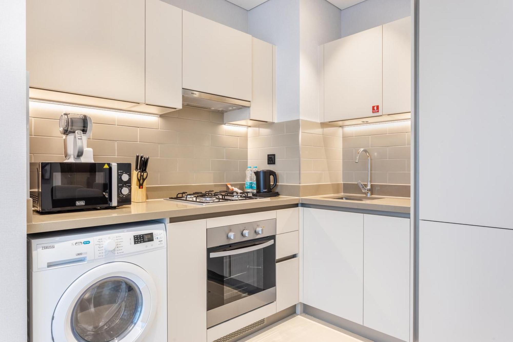 By Latinem Luxury 1br Study Cv A2812 Near Downtown *