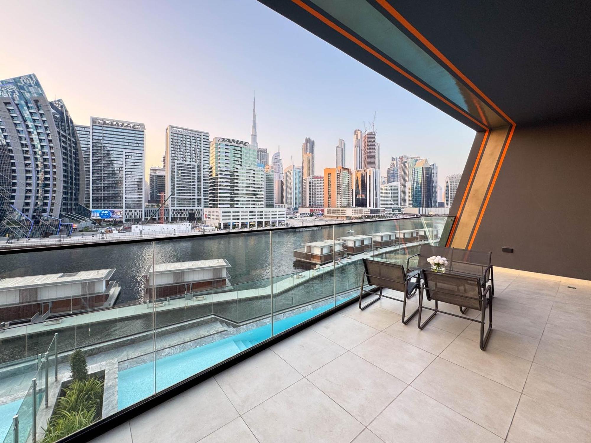 Sunset View Overlooking Burj Khalifa And Canal View Apartment *