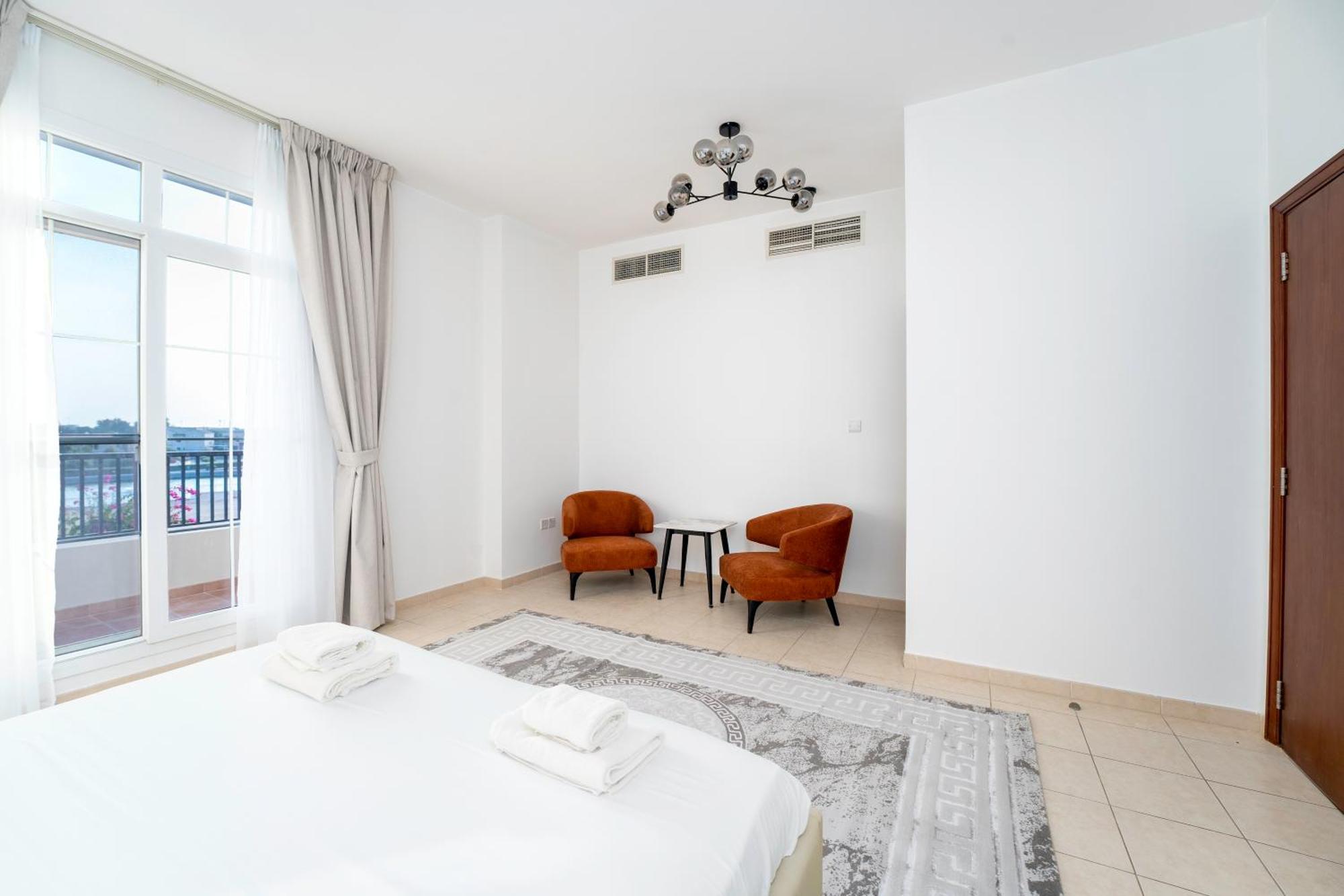 Villa Idyllic Family Haven 3-bedroom With Study By Petals Homes *