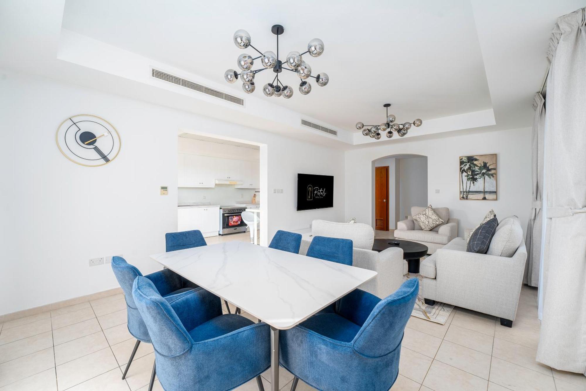Idyllic Family Haven 3-bedroom With Study By Petals Homes Villa *