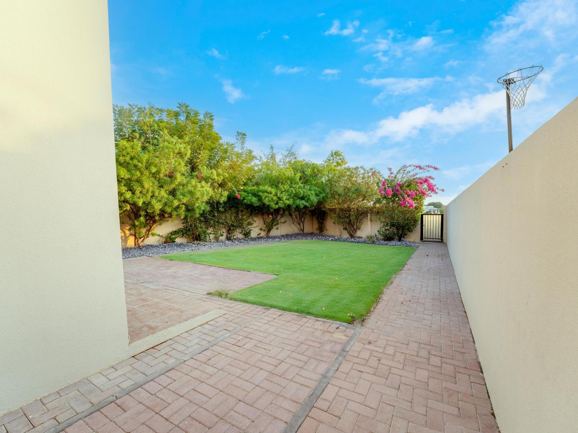 Idyllic Family Haven 3-bedroom With Study By Petals Homes Villa *