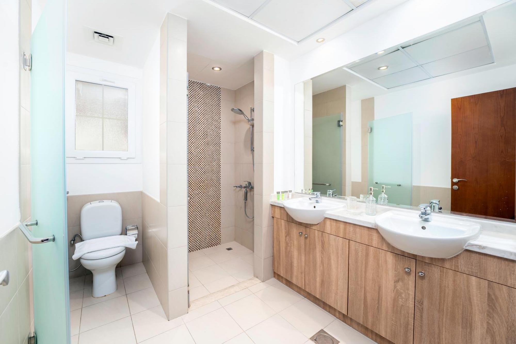 Idyllic Family Haven 3-bedroom With Study By Petals Homes Villa
