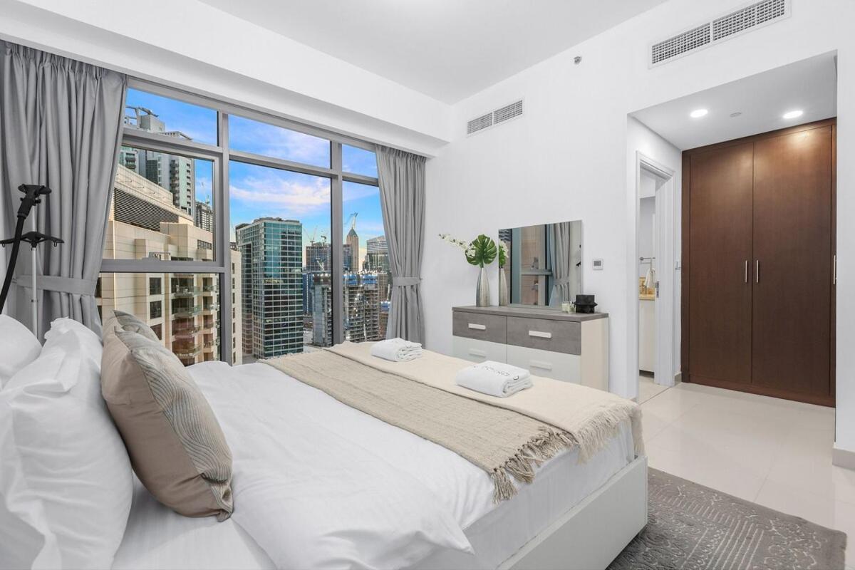 First Class 1br Panoramic View Apartment Dubai