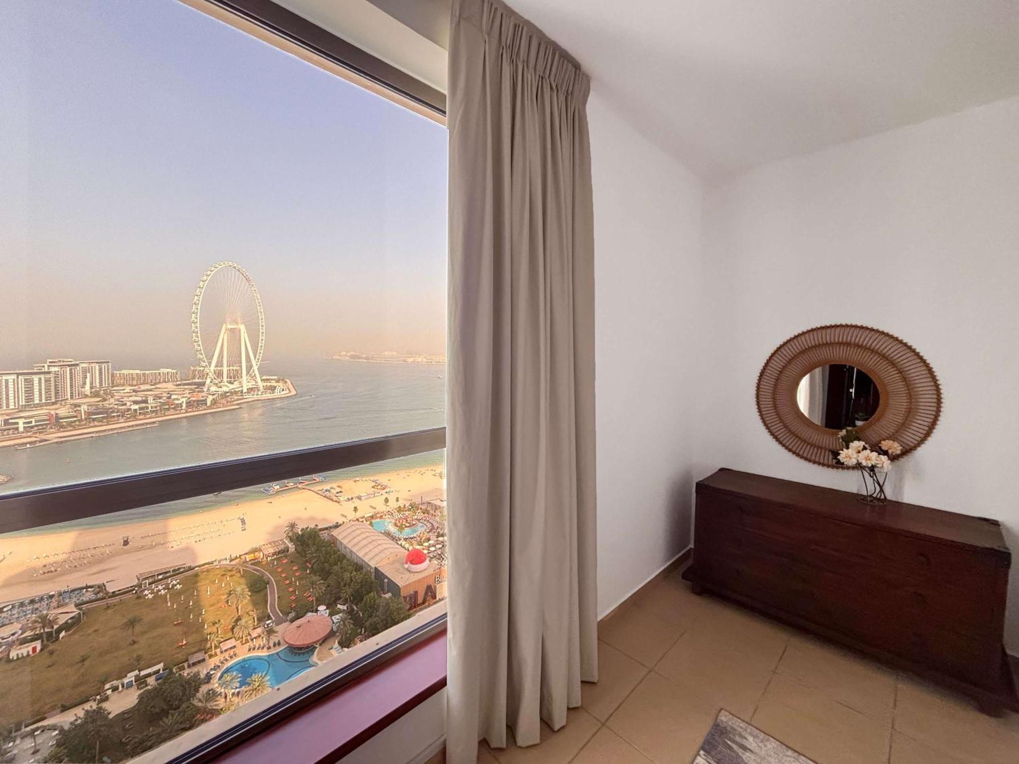 Frank Porter - Shams 4 Apartment