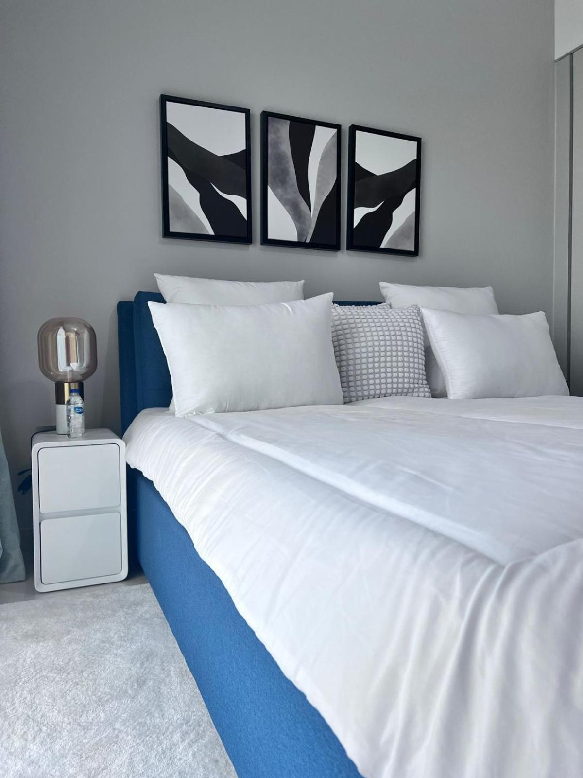 A Luxurious 2 Bedroom Emaar Beachfront In Palm Jumeirah *