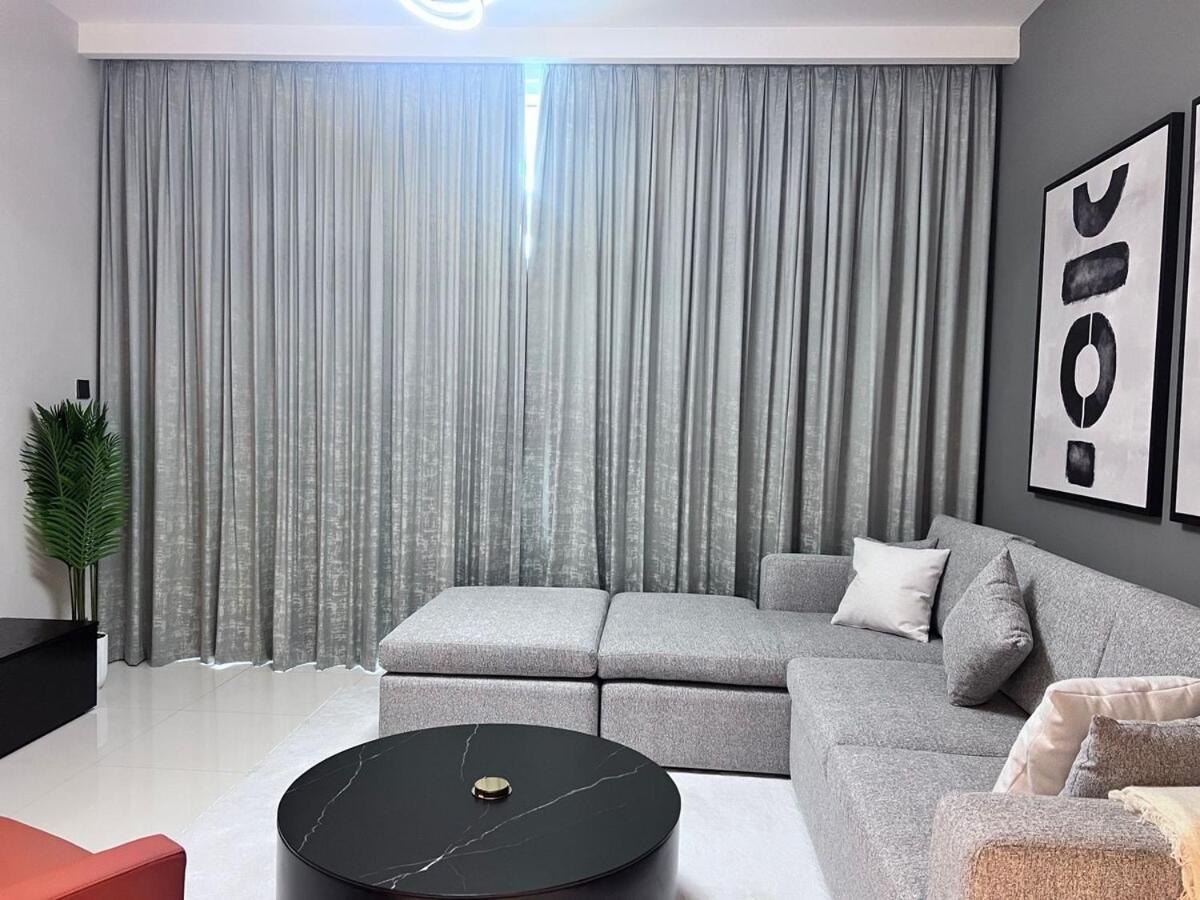 A Luxurious 2 Bedroom Emaar Beachfront In Palm Jumeirah Apartment Dubai