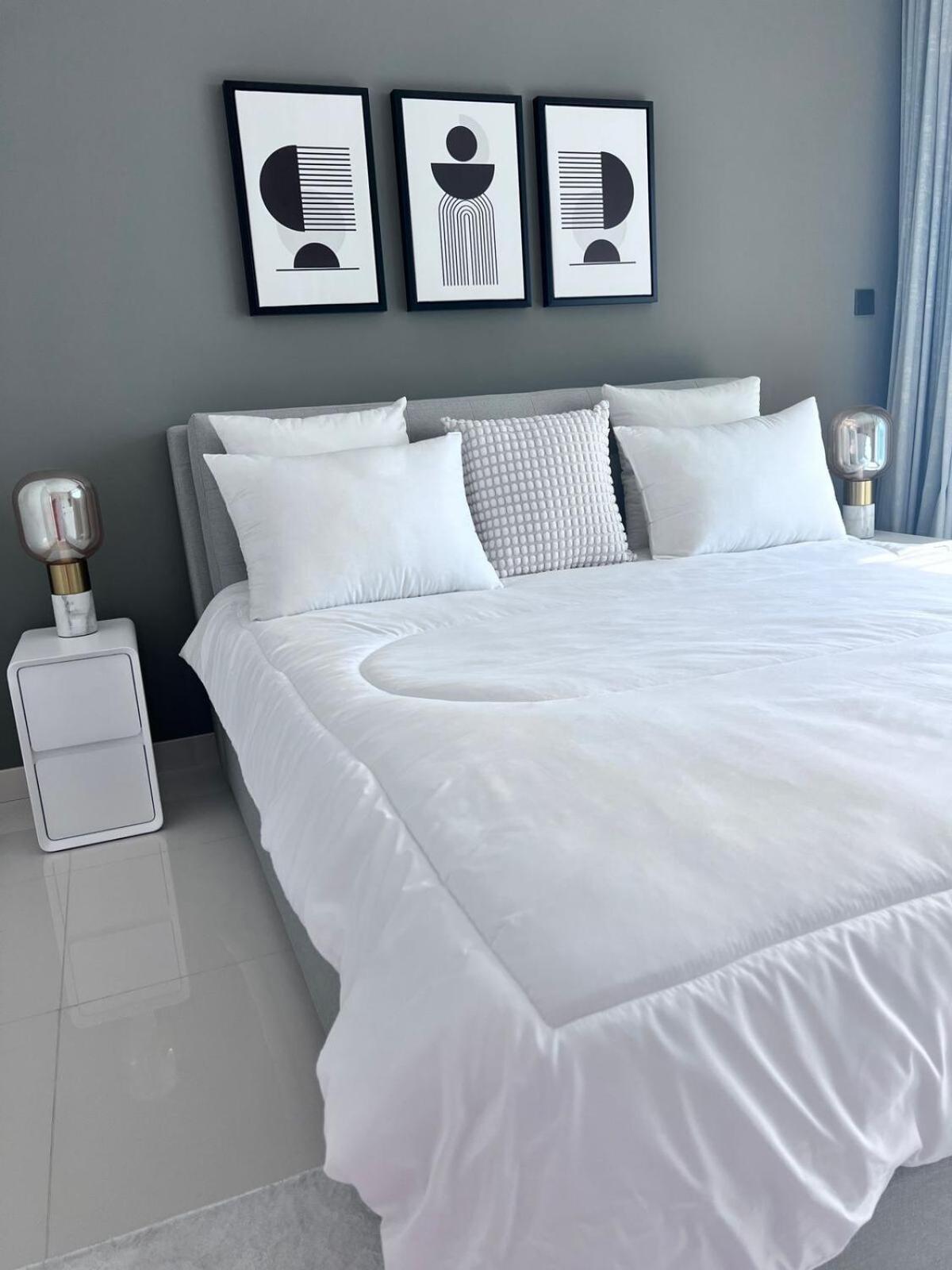 A Luxurious 2 Bedroom Emaar Beachfront In Palm Jumeirah Apartment *