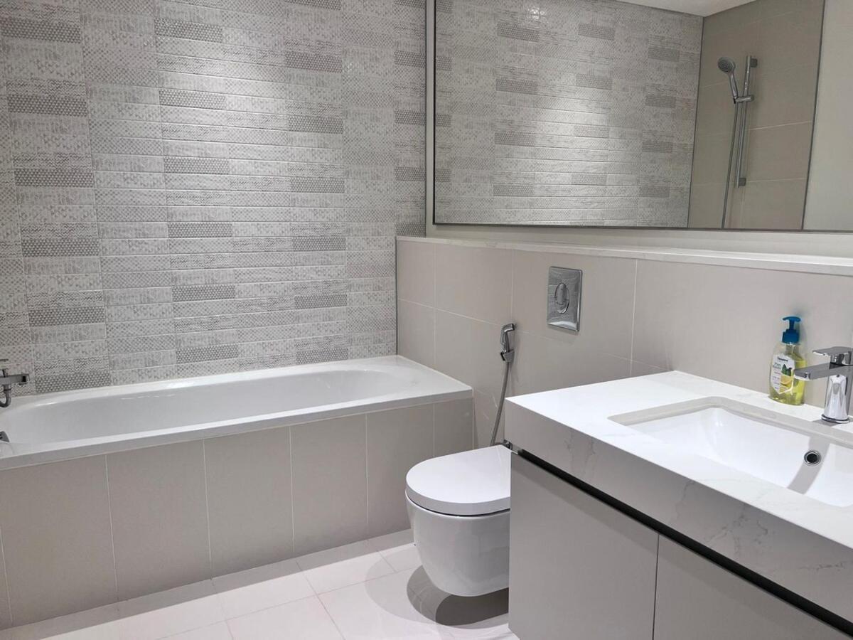 A Luxurious 2 Bedroom Emaar Beachfront In Palm Jumeirah Apartment *