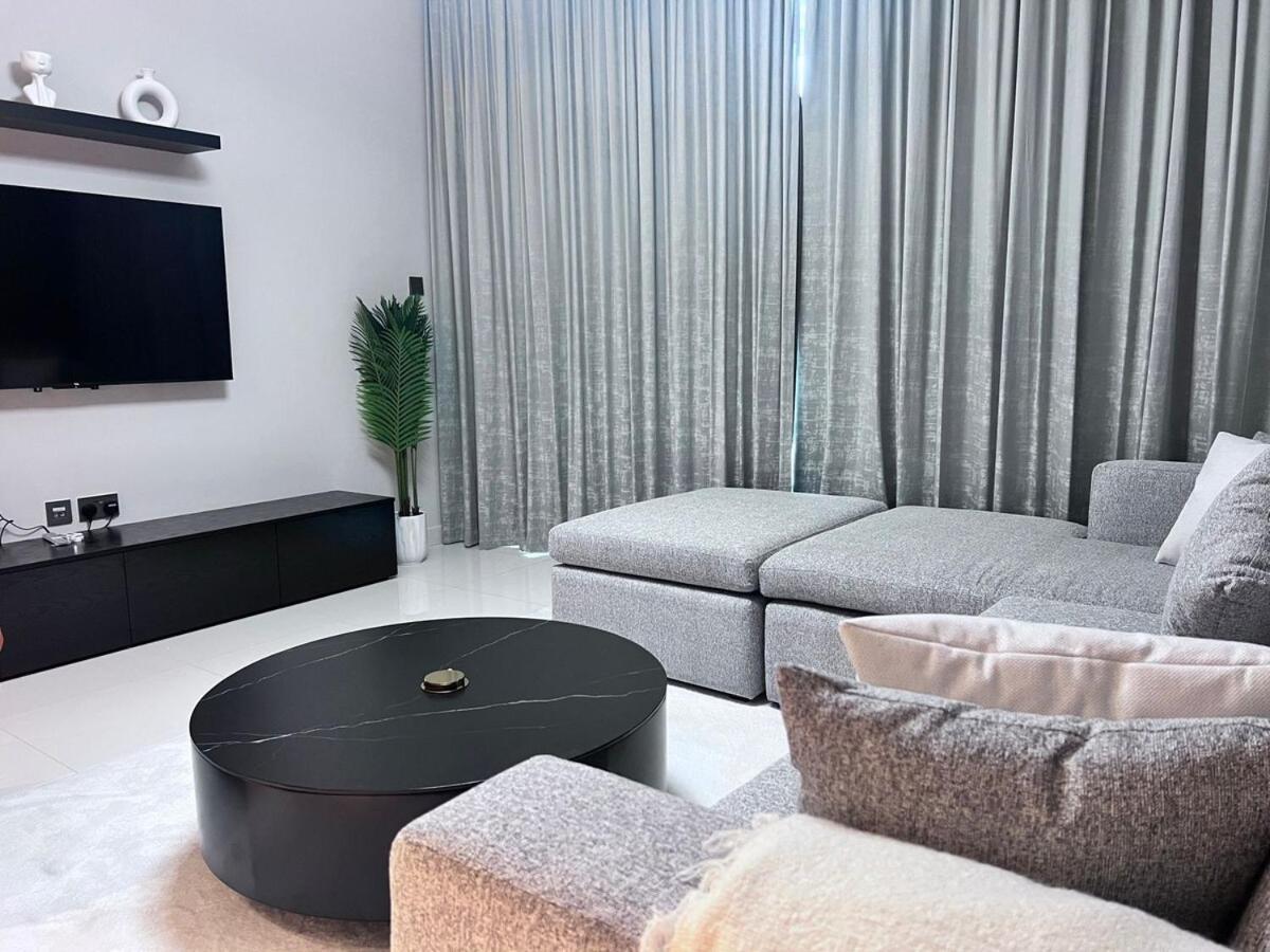 A Luxurious 2 Bedroom Emaar Beachfront In Palm Jumeirah Apartment *