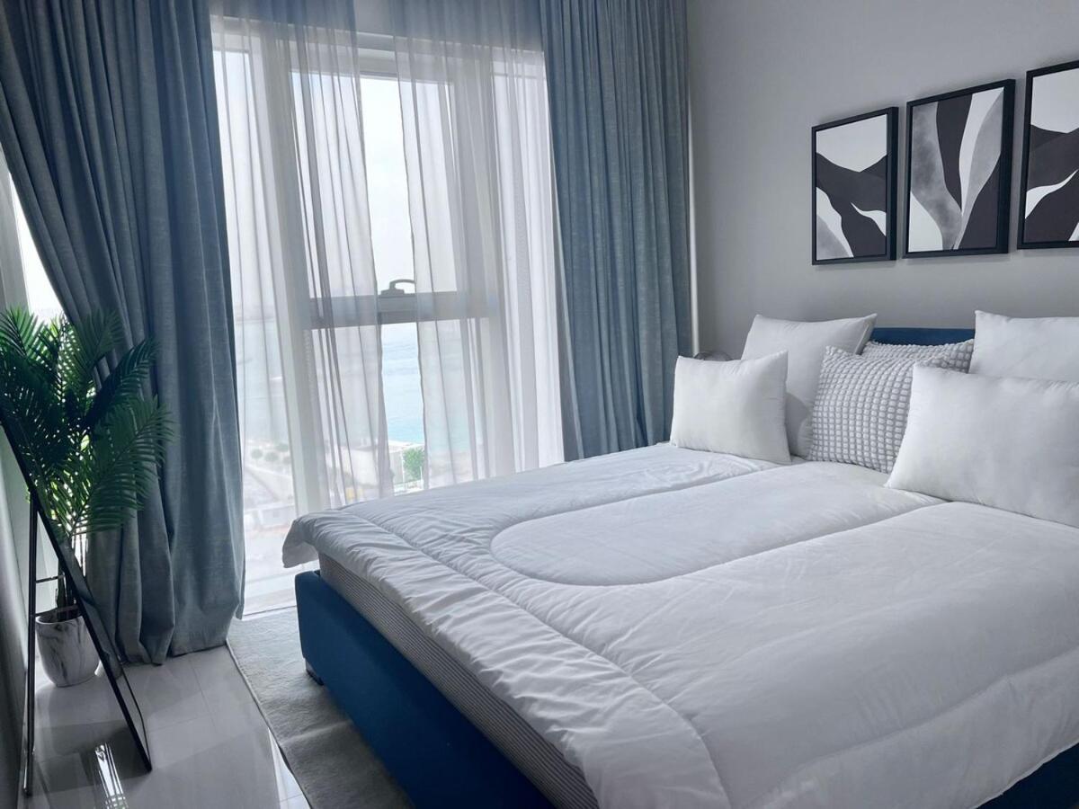 A Luxurious 2 Bedroom Emaar Beachfront In Palm Jumeirah *