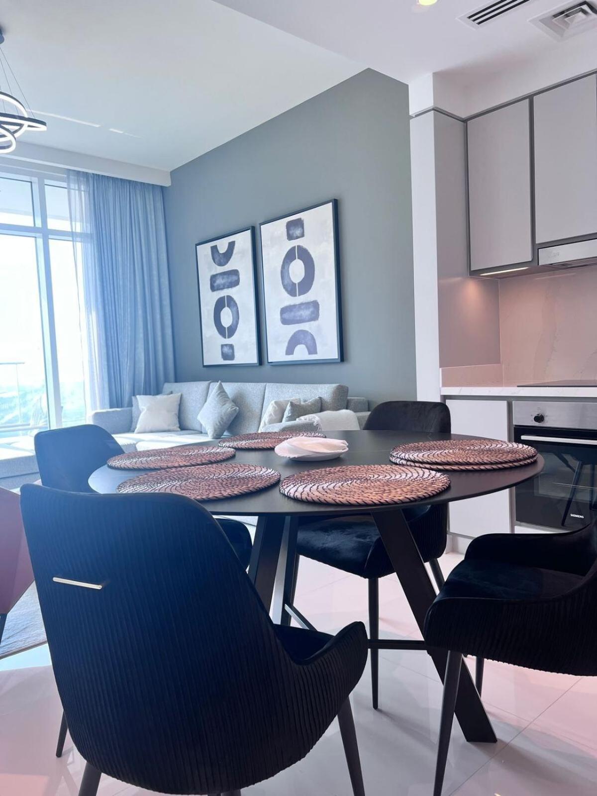 Apartment A Luxurious 2 Bedroom Emaar Beachfront In Palm Jumeirah *