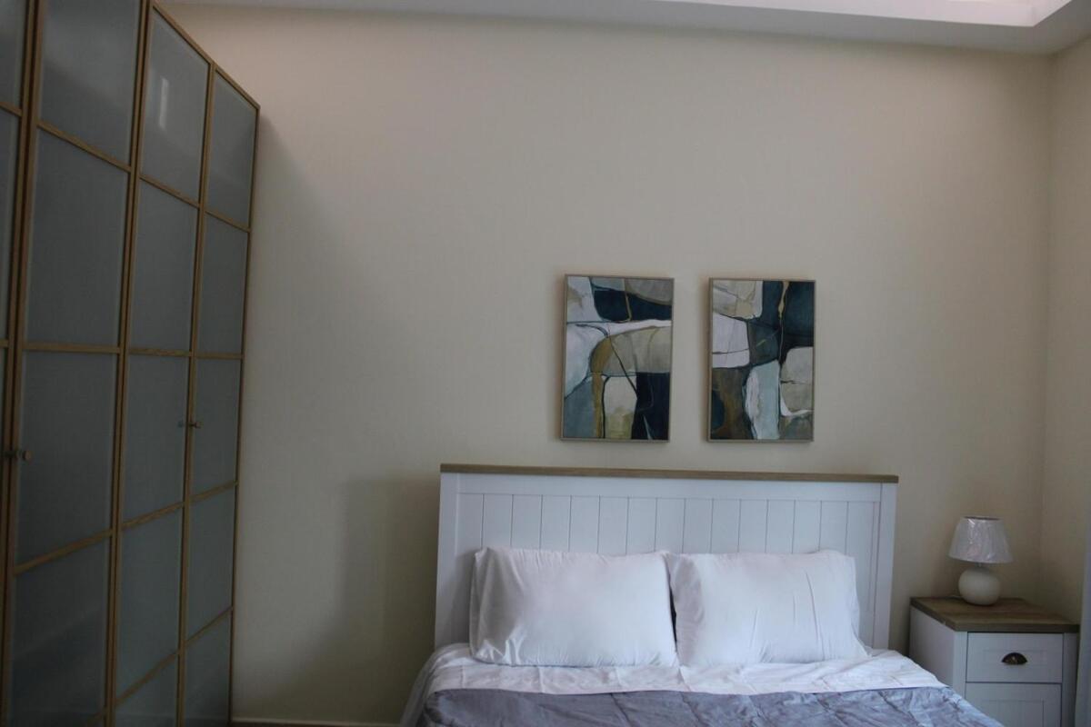One Bed At A Great Location In Marina Apartment *