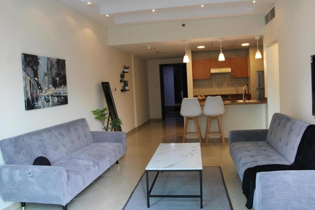 Apartment One Bed At A Great Location In Marina *