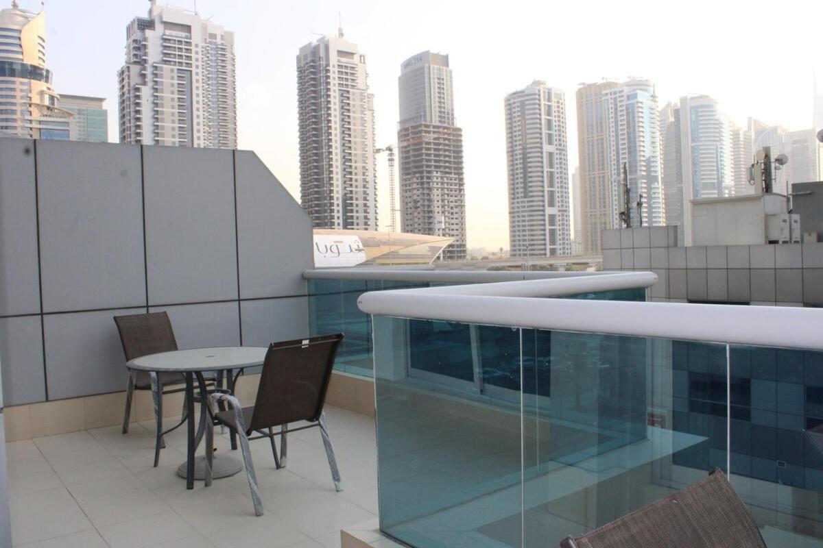 Apartment One Bed At A Great Location In Marina Dubai