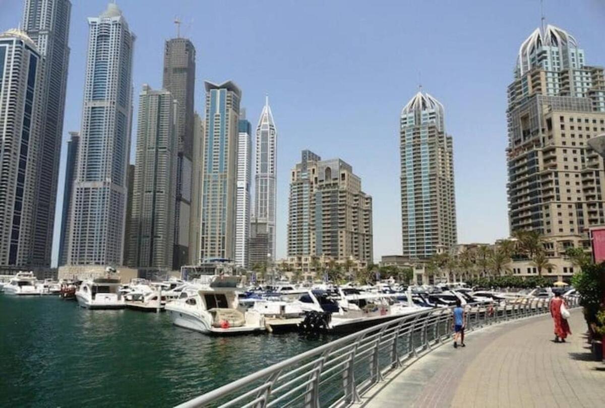 Apartment One Bed At A Great Location In Marina Dubai