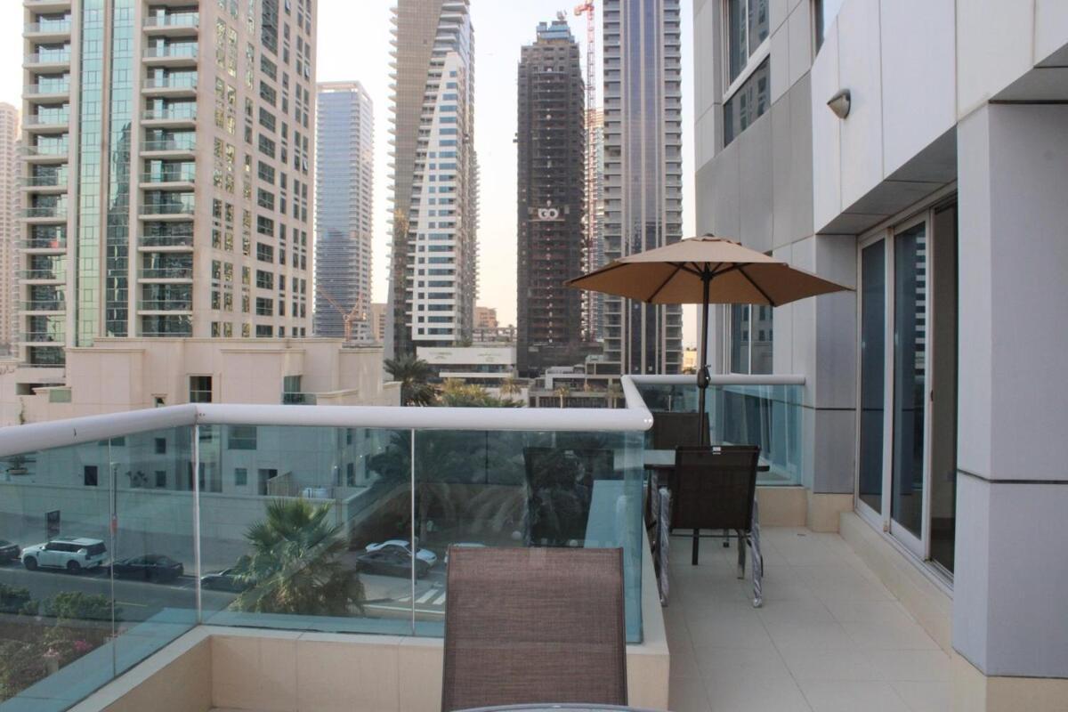 One Bed At A Great Location In Marina *