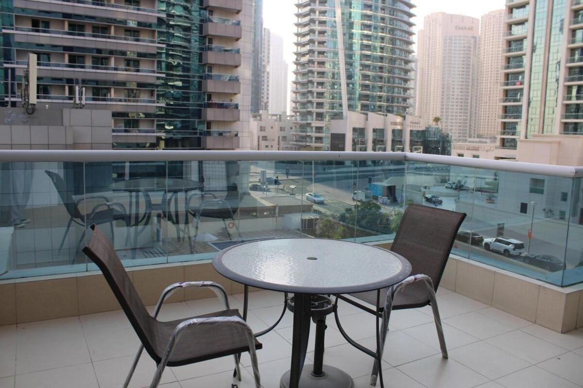 Apartment One Bed At A Great Location In Marina