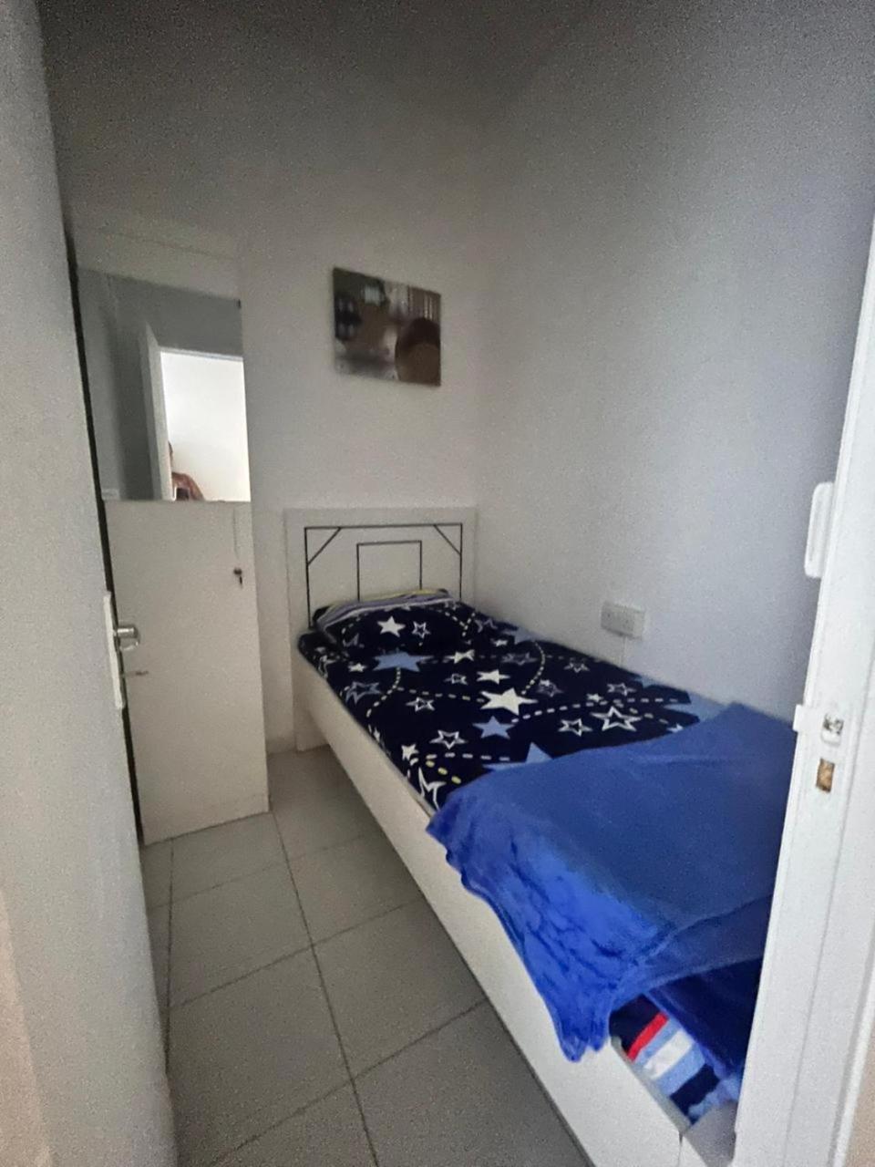 Homestay Brand New Unisex Single Partition In Center Of Bur *