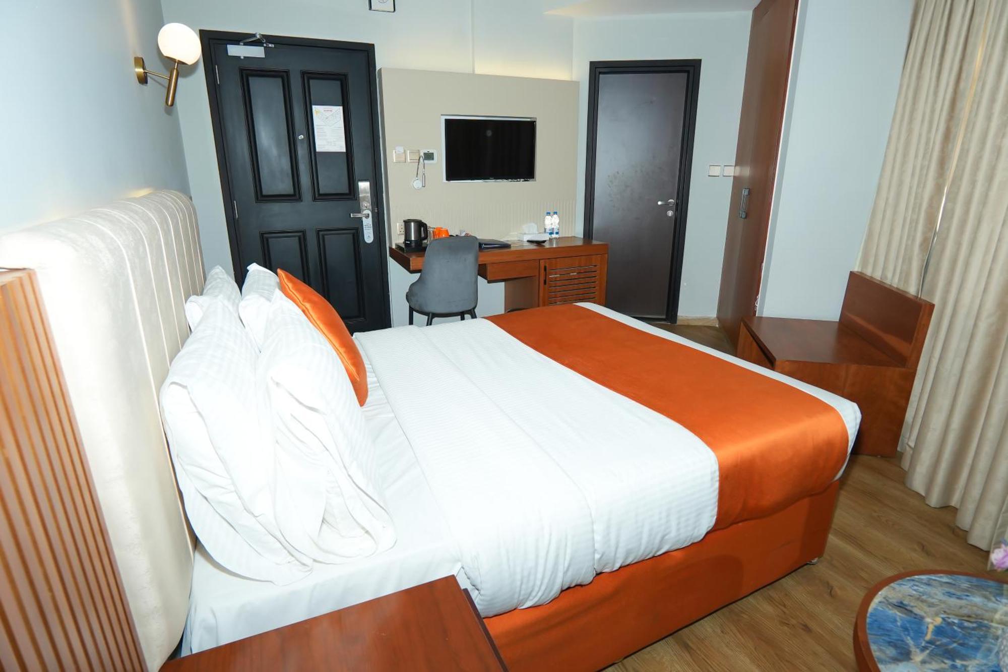 Concorde Palace Hotel 3*