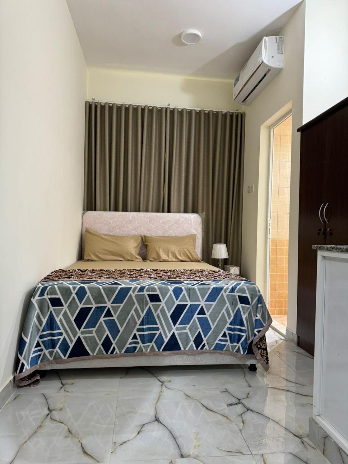 Homestay Furnished Private Near Union Metro Station Dubai