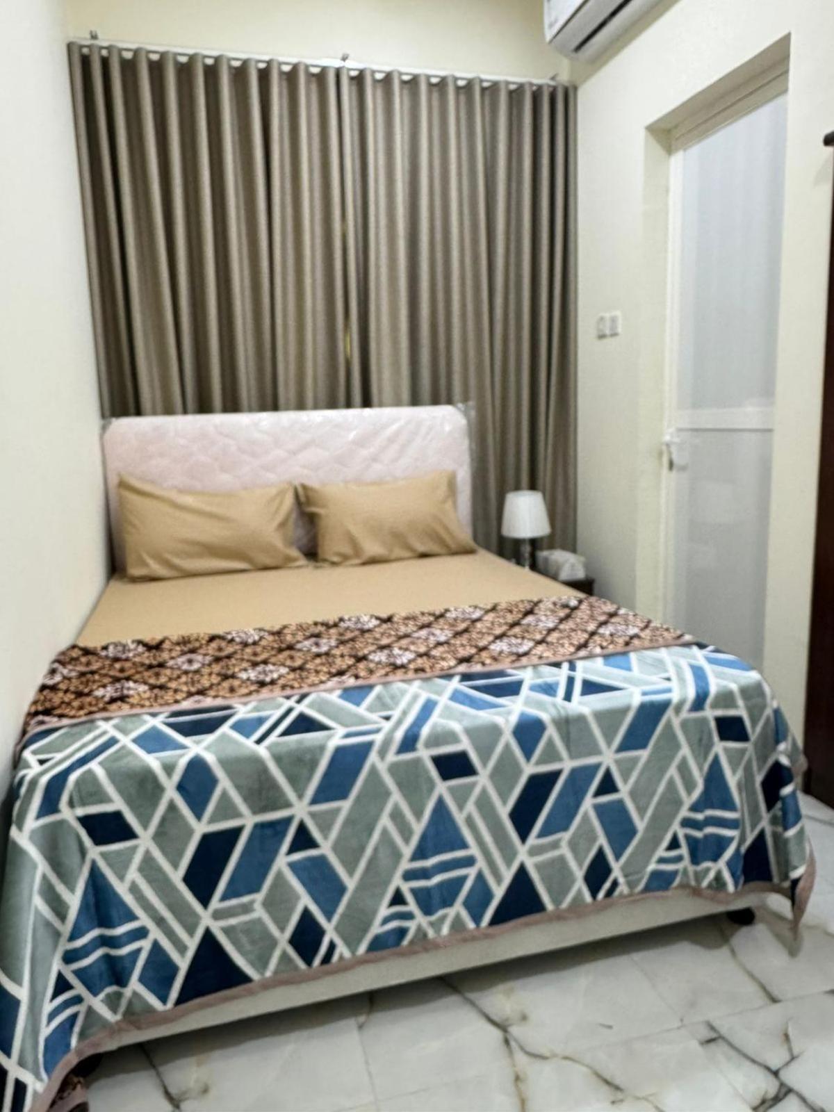 Furnished Private Near Union Metro Station *