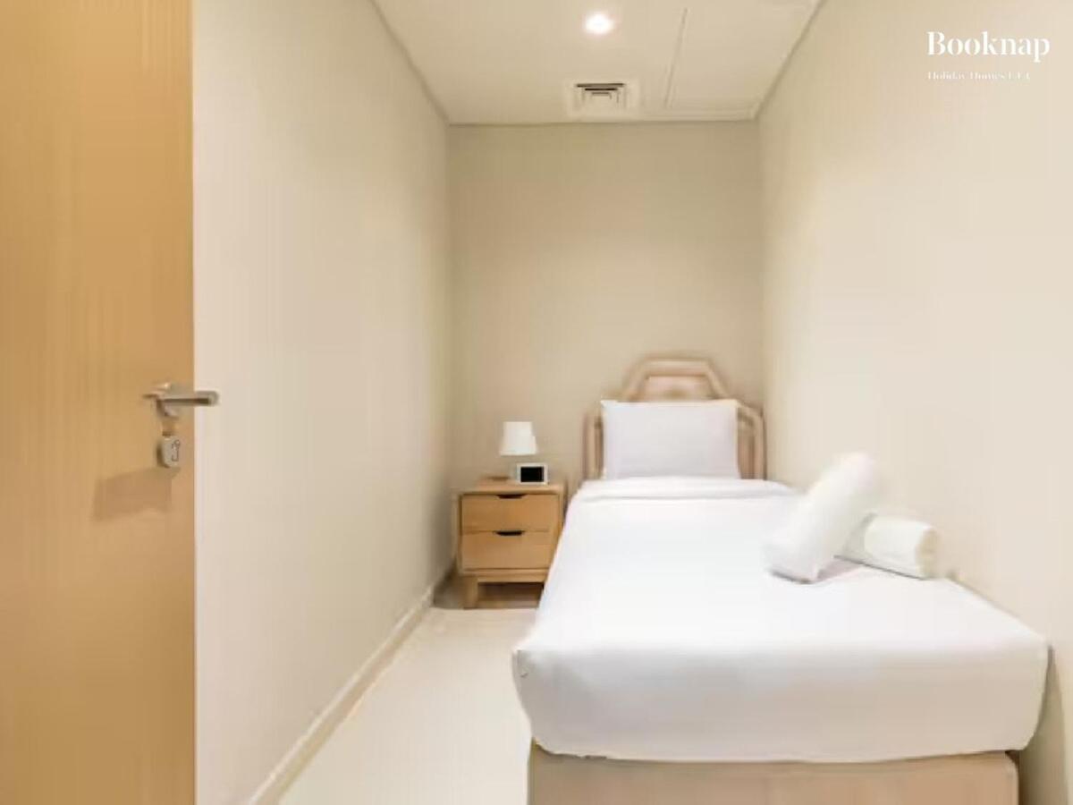 Lavish 3br With Assistant In Habour Gate Tower Apartment Dubai