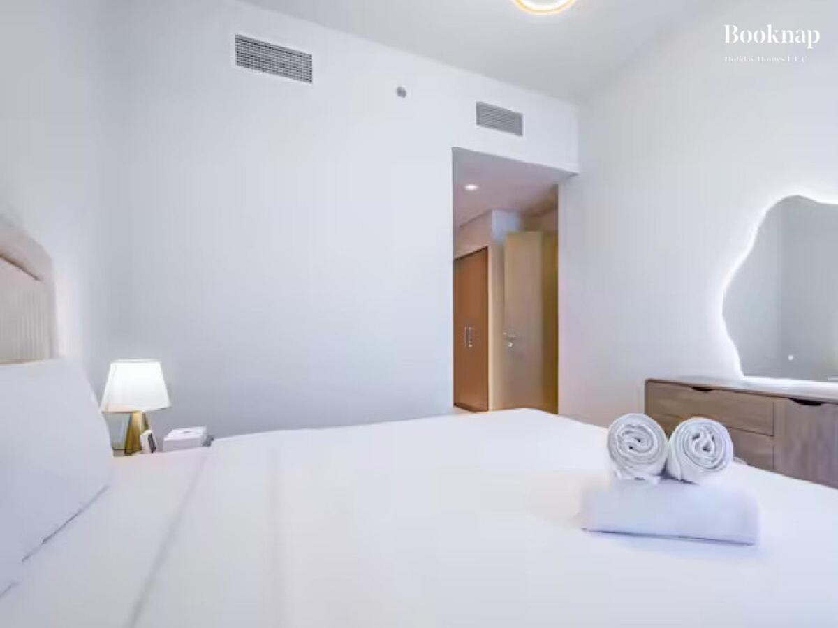 Lavish 3br With Assistant In Habour Gate Tower Apartment *