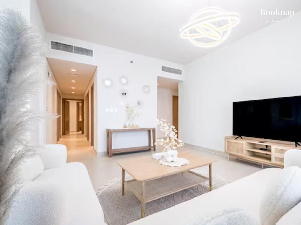 Lavish 3br With Assistant In Habour Gate Tower Apartment