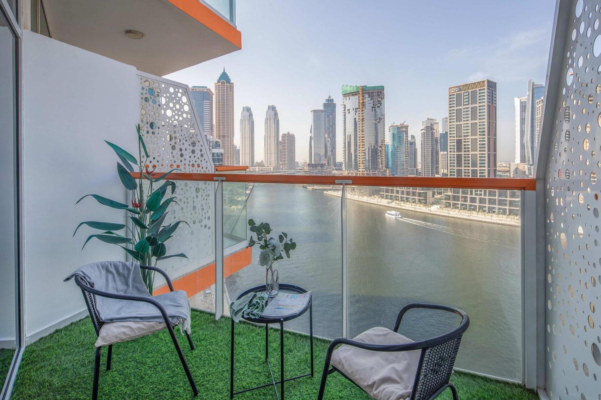 Frank Porter - Millennium Binghatti Residences Apartment Dubai