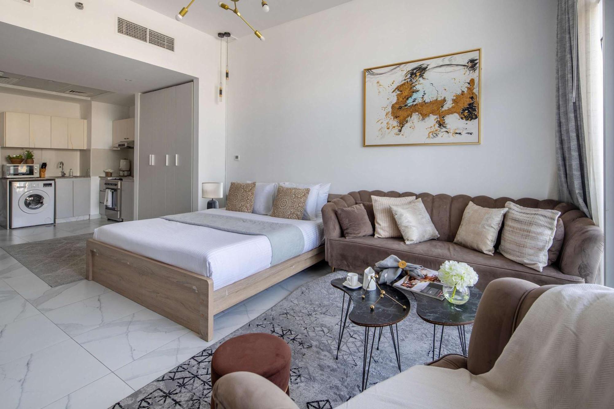 Frank Porter - Millennium Binghatti Residences Apartment Dubai