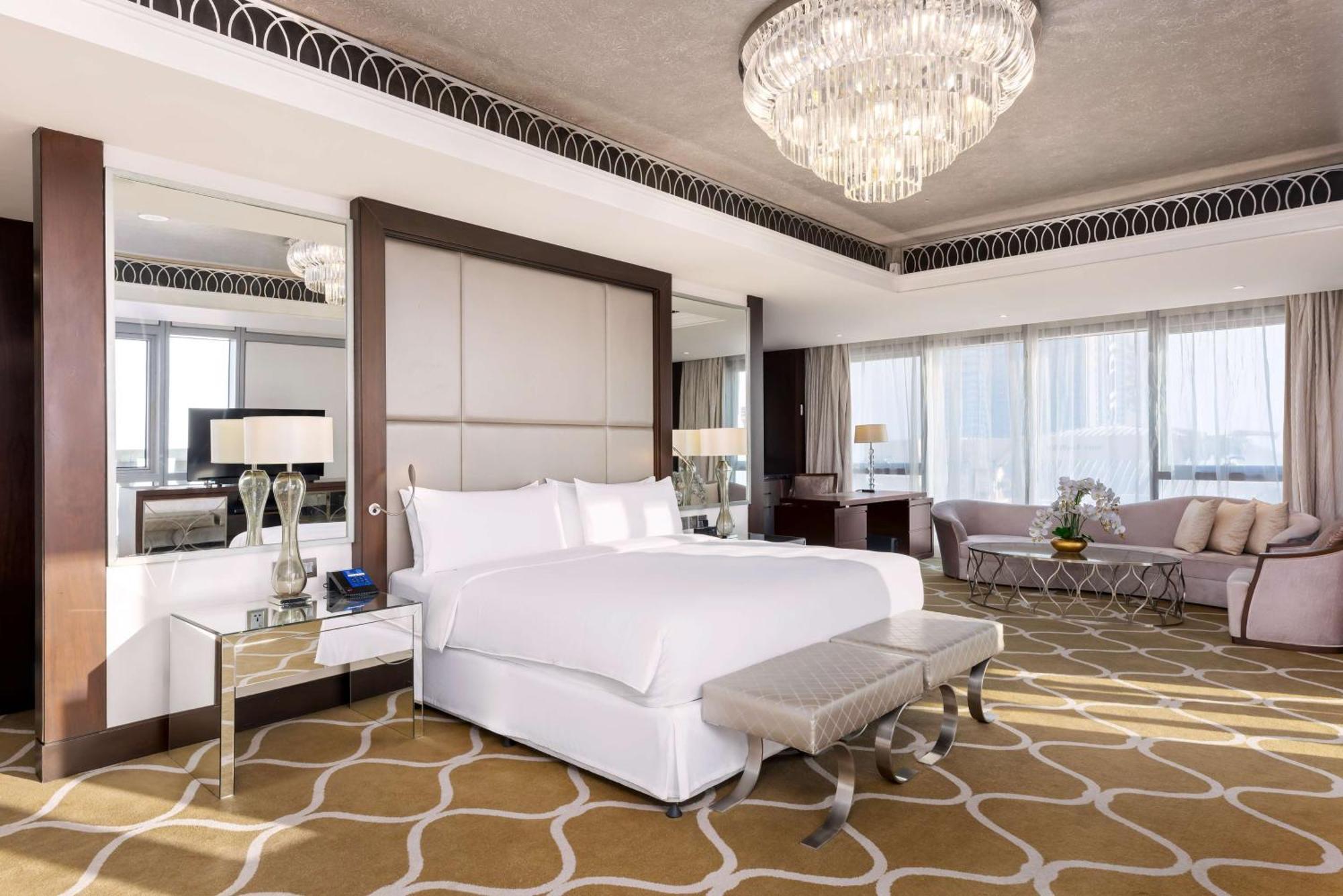 Hotel Hilton Al Habtoor 5*