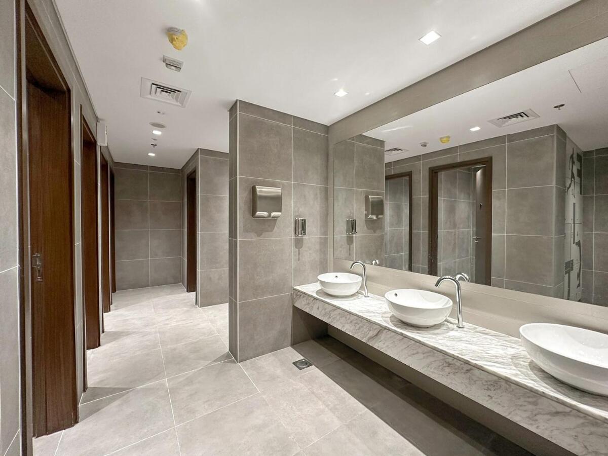 First Class 2br Mesmerizing Creekfront Views * Dubai