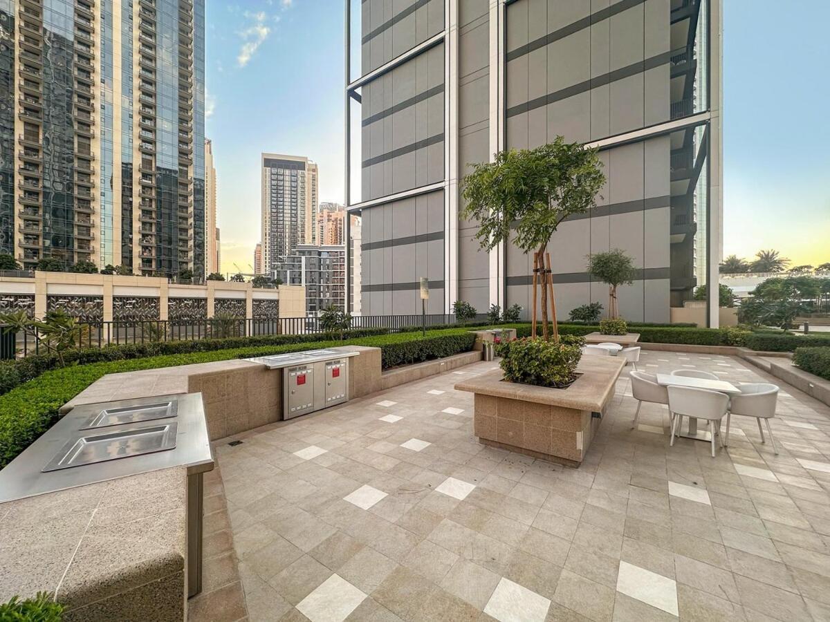 First Class 2br Mesmerizing Creekfront Views * Dubai