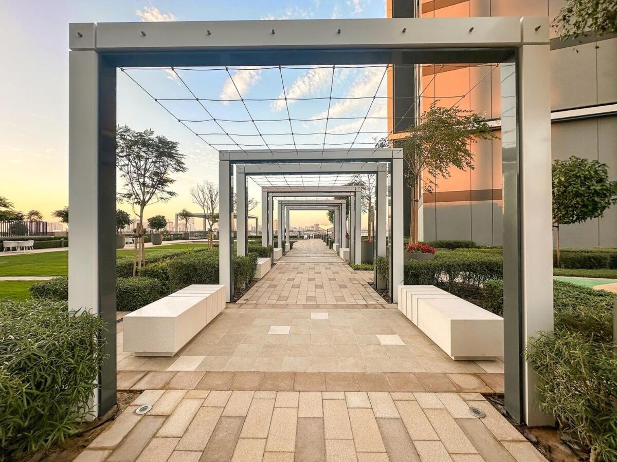 First Class 2br Mesmerizing Creekfront Views * Dubai