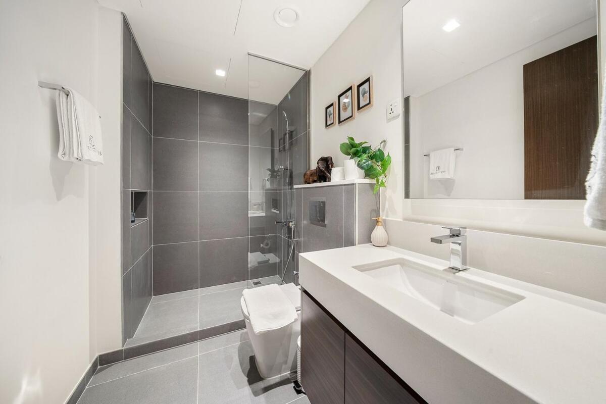 First Class 2br Mesmerizing Creekfront Views