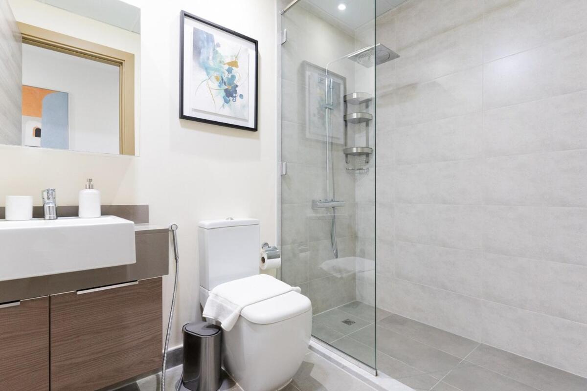 Apartment Spacious L Opened View L Fits 4 Dubai