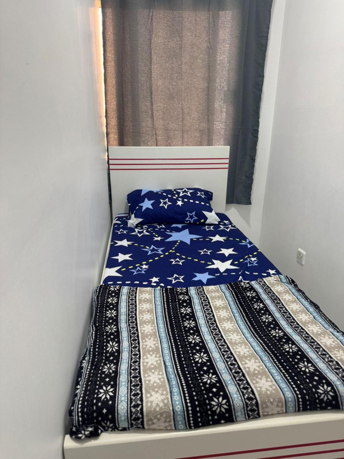 Brand New Mixed Solo Partition Near Sharaf Dg Metro *