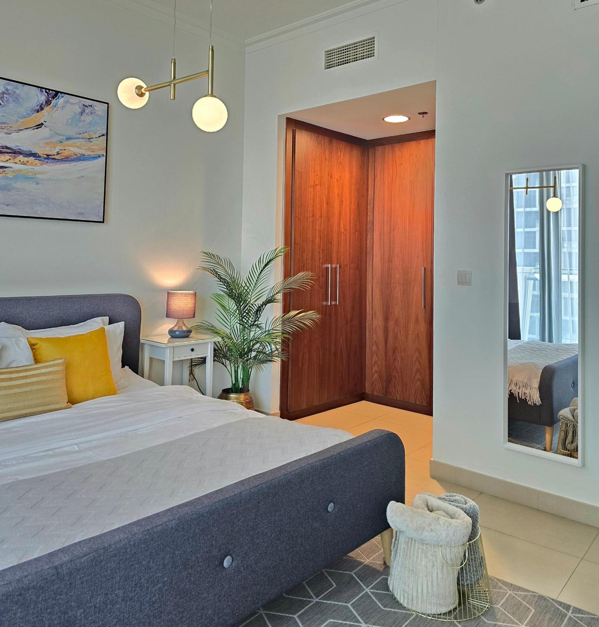 Perfect View W/ Direct Access To Mall & Metro *