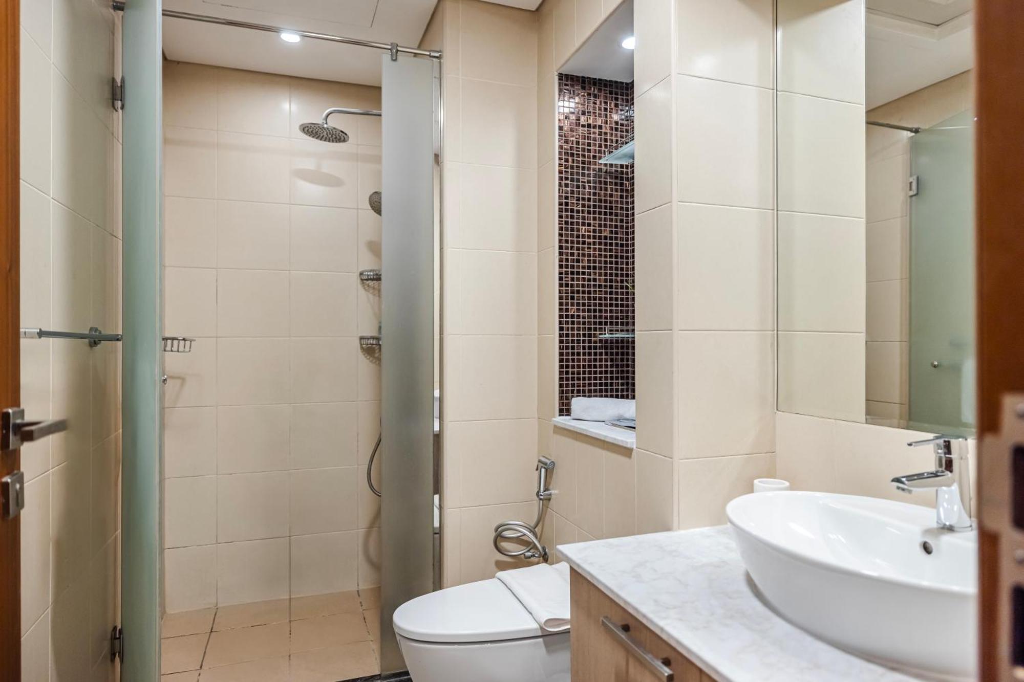 Apartment 2br Bay Square B13, View *