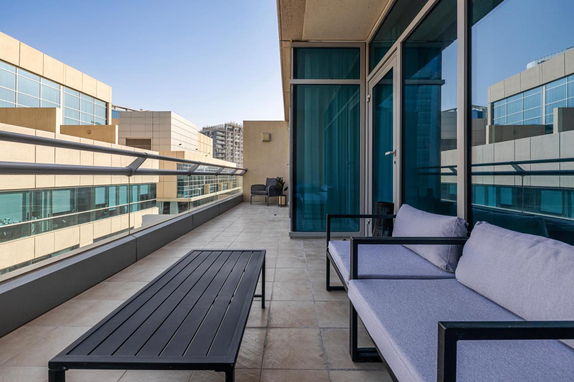 Apartment 2br Bay Square B13, View *