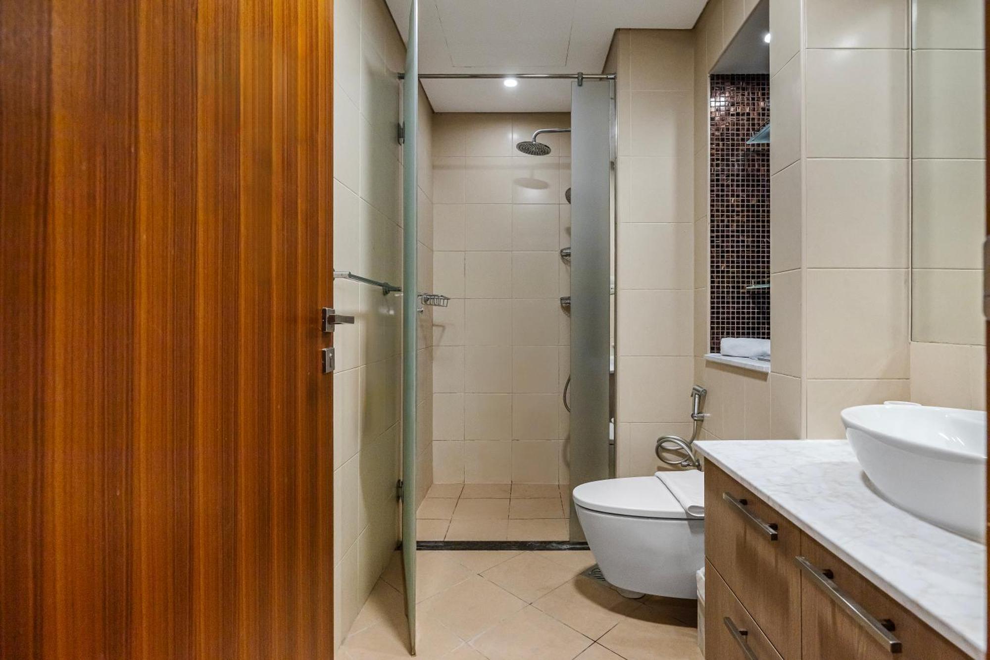 Apartment 2br Bay Square B13, View