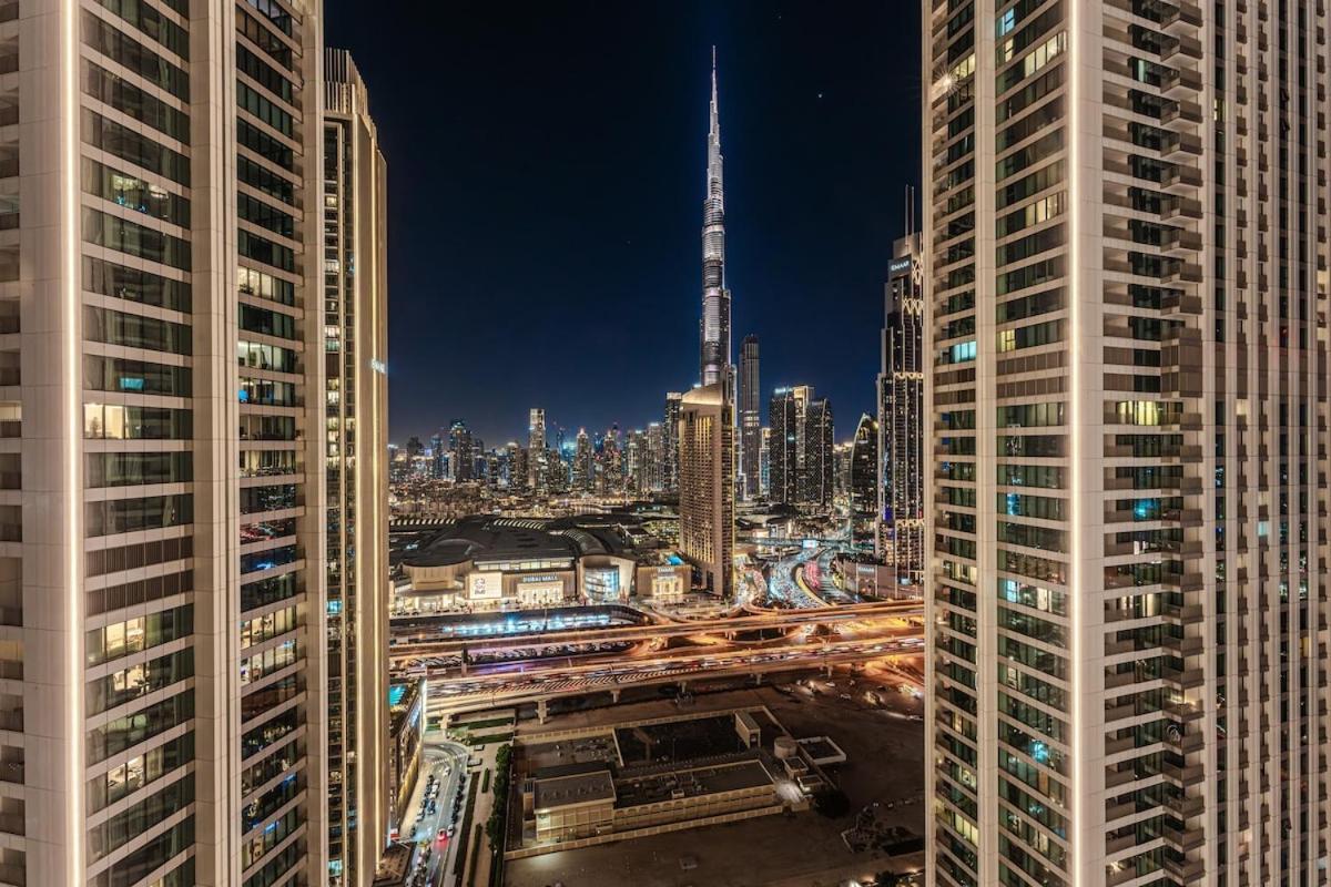 Luxurious 2-br Pool, Gym & Burj Khalifa View Dubai