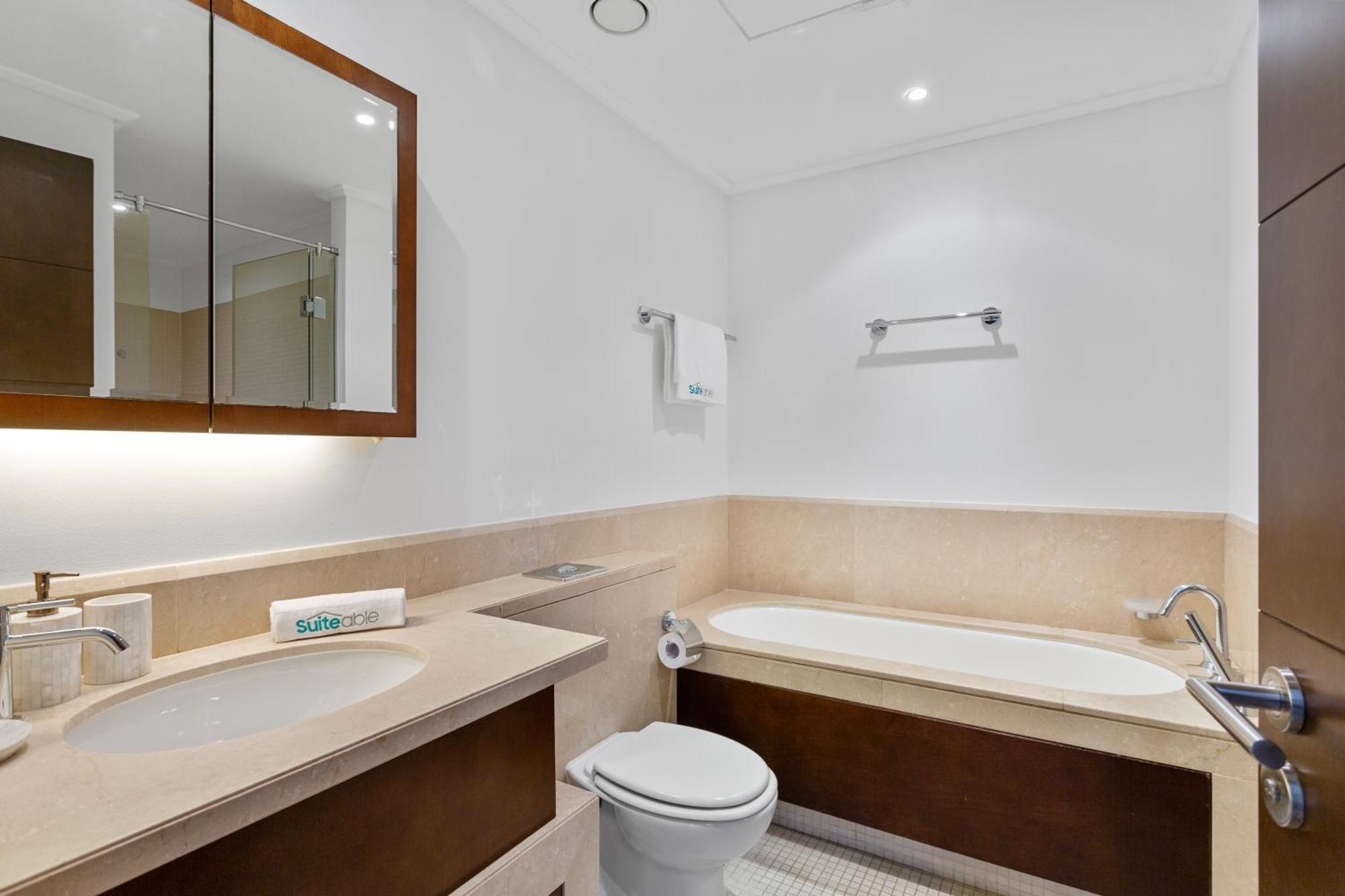 Exquisite Centrally Located 1br In Downtown Dubai