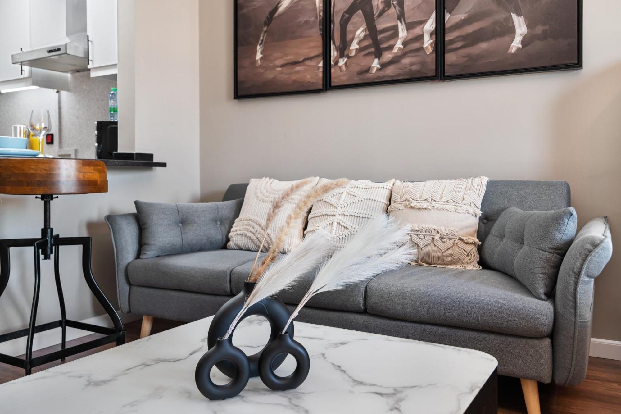 Cozy In Discovery Gardens Apartment Dubai
