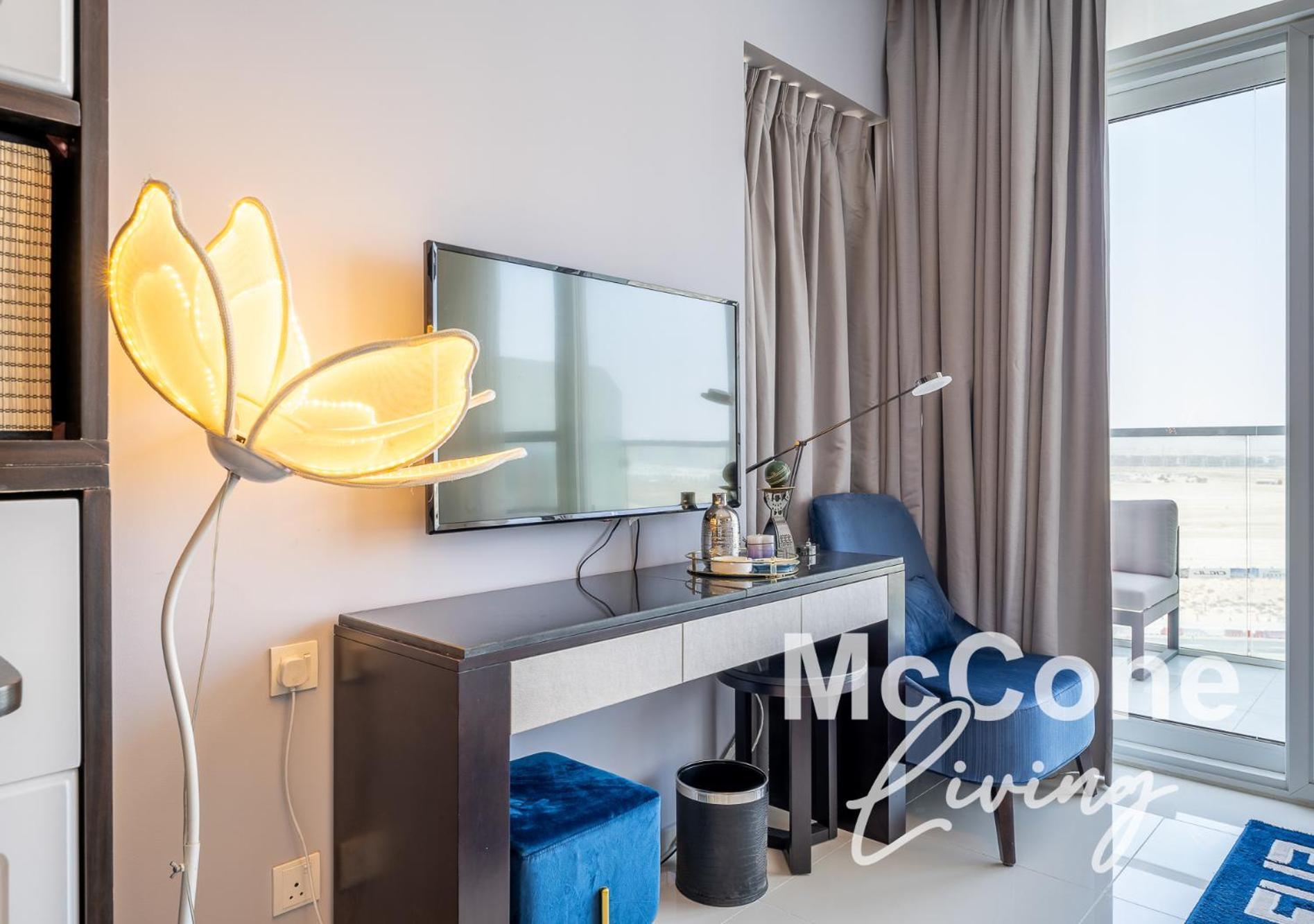 Stylish With Pool View & Free Parking