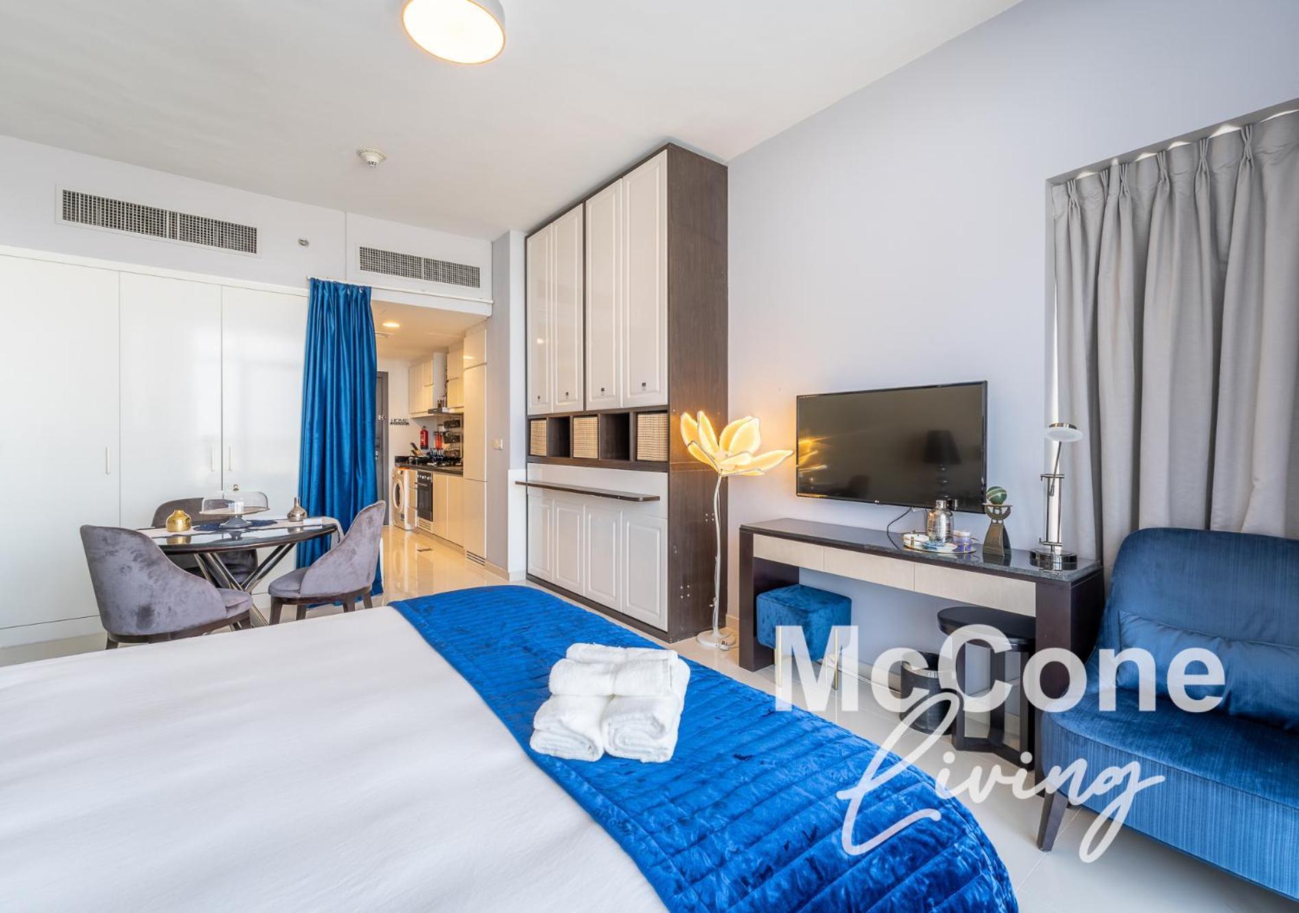 Stylish With Pool View & Free Parking