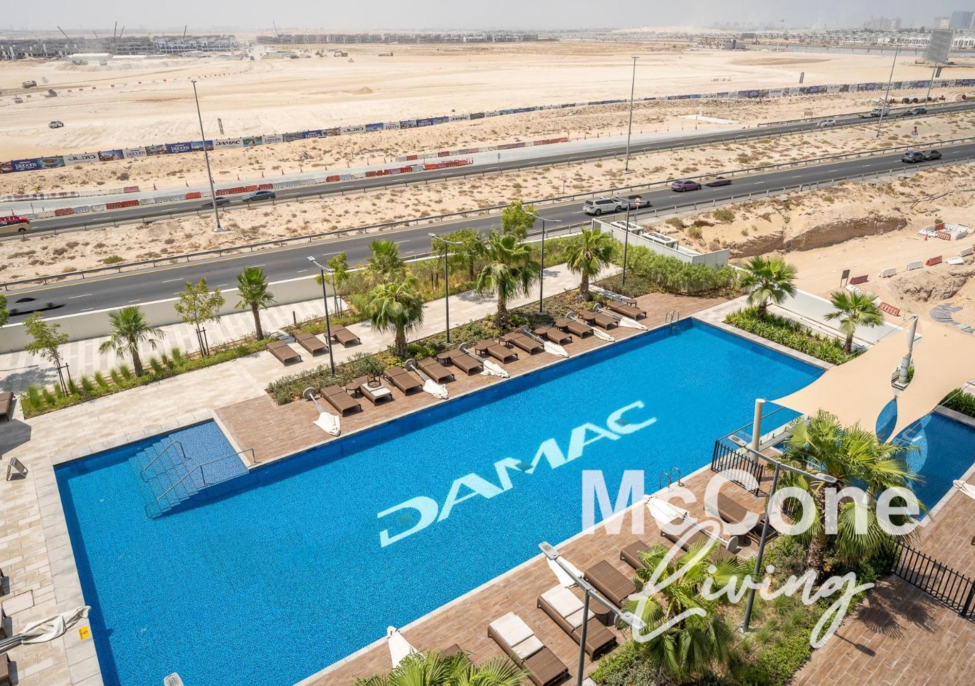 Apartment Stylish With Pool View & Free Parking *